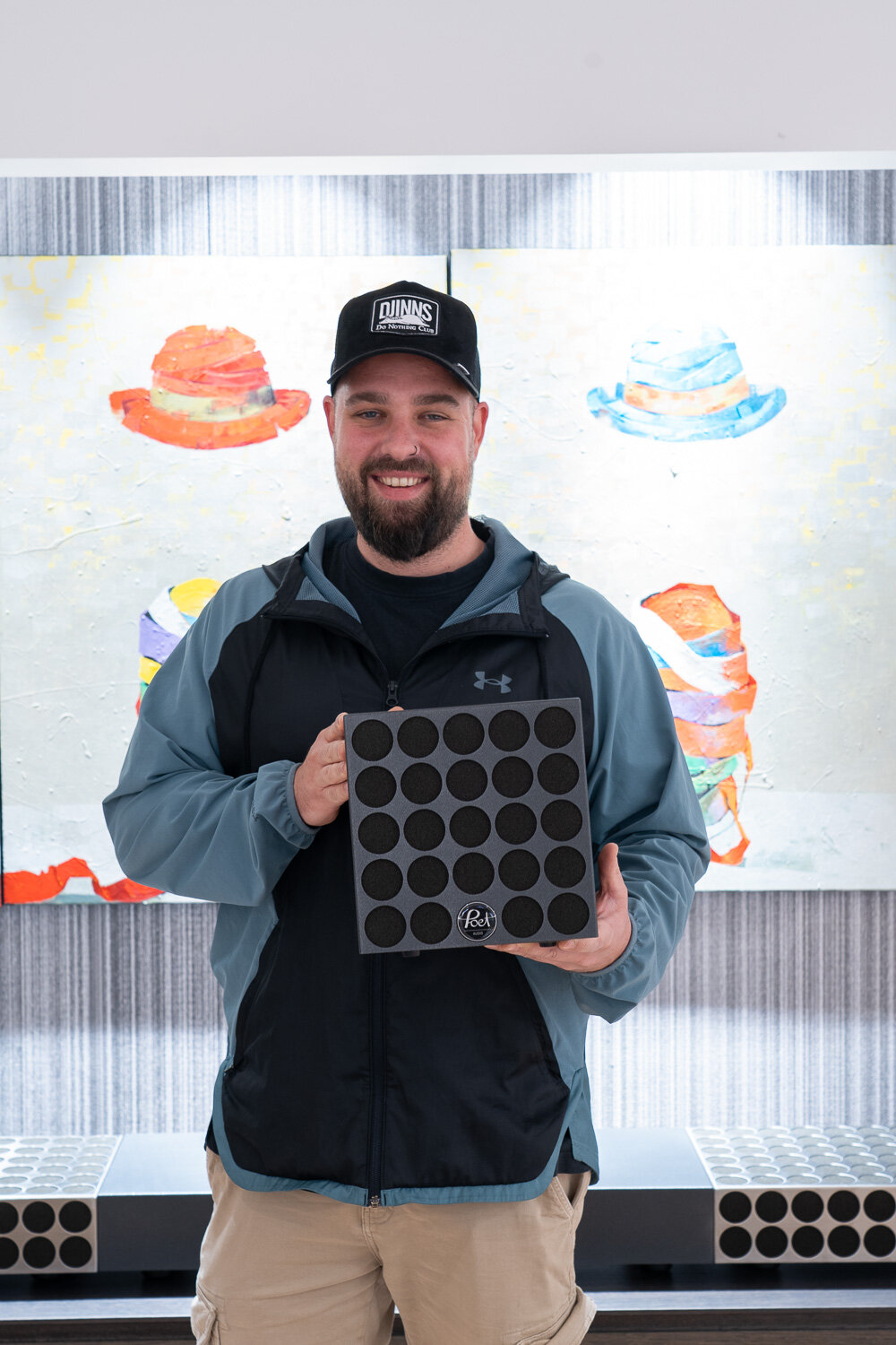 MARTIN SCORSIEBI freut sich über das Soundsystem im Wert von 1.200 €. MARTIN SCORSIEBI freut sich über das Soundsystem im Wert von 1.200 €.